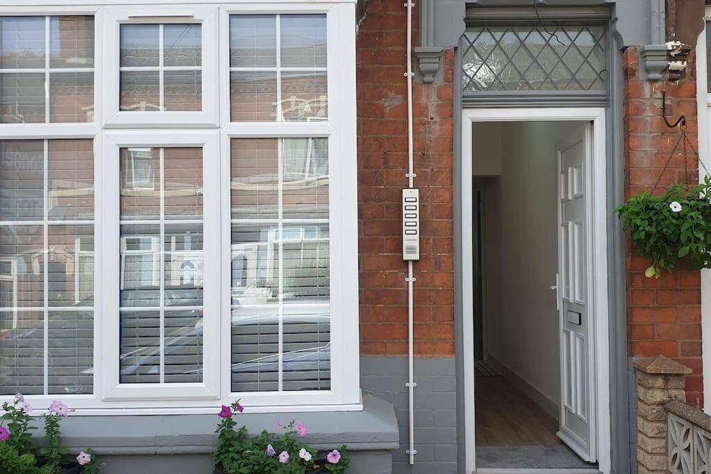 Kunda House Galton Bridge Otel Birmingham Dış mekan fotoğraf